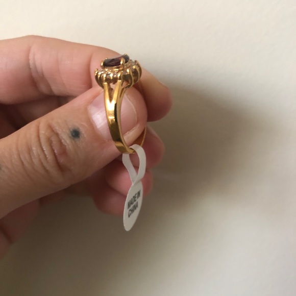 Ruby costume ring - Picture 3 of 8